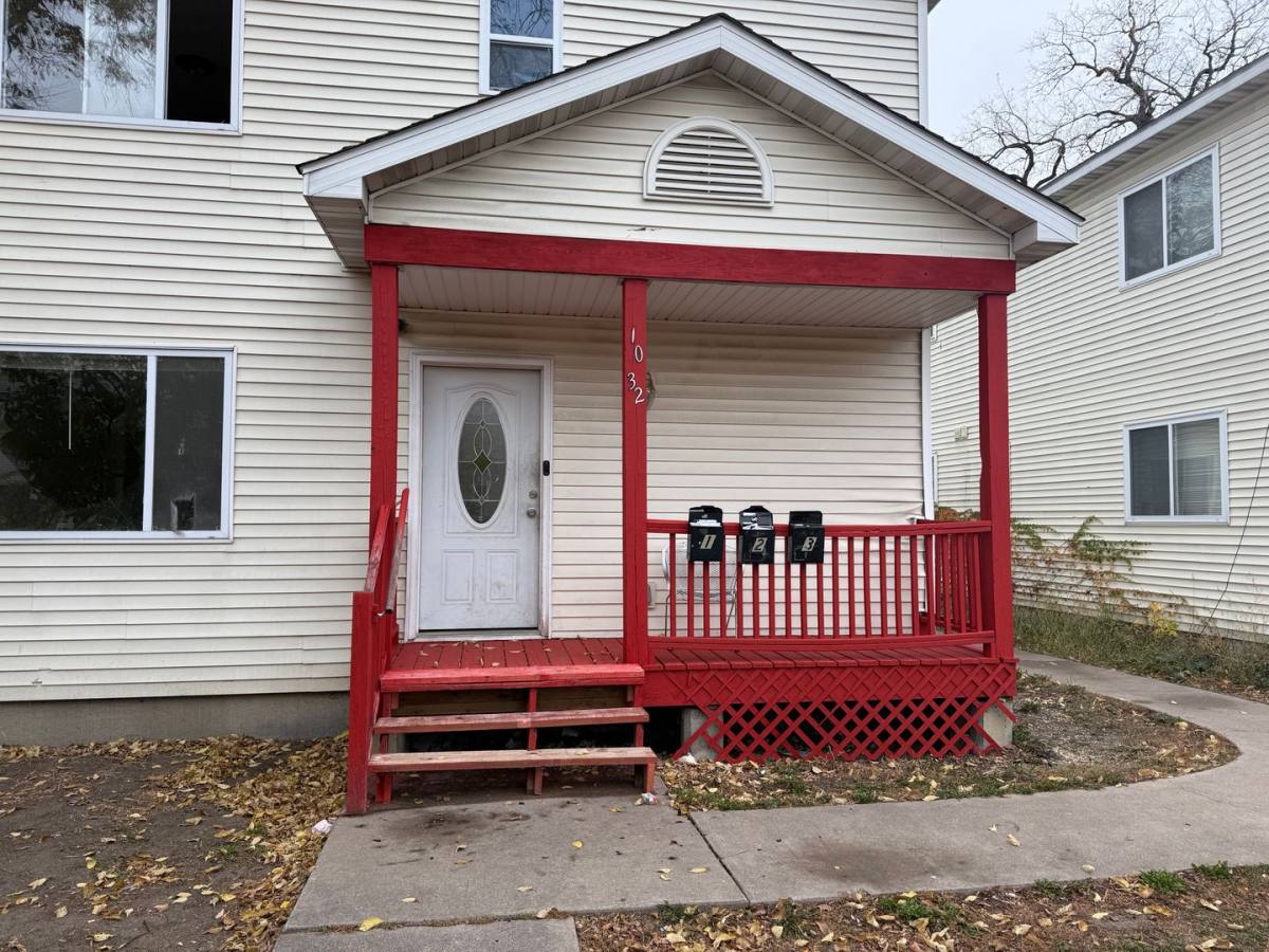Apartment for rent at 1032 Knox Ave N, Minneapolis, MN 55411