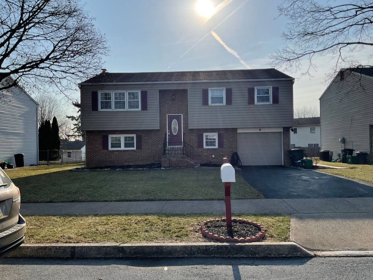 House for rent at 8 Edgewood Dr, Mechanicsburg, PA 17055