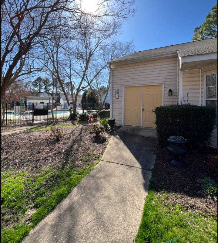 Townhouse for rent at 3011 Summercroft Lane, Charlotte, NC 28269