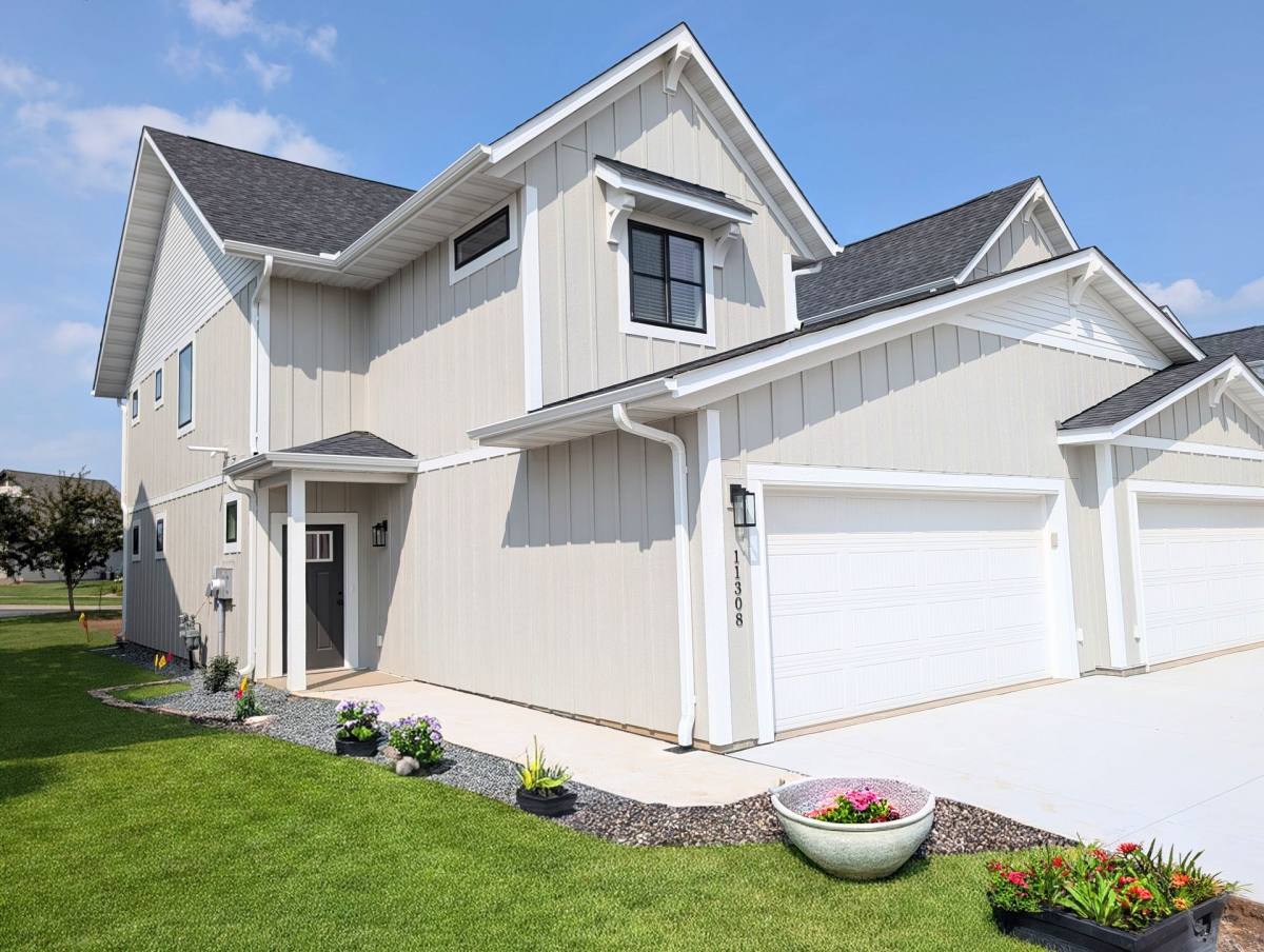 Townhouse for rent at Woodhelm Townhomes, 11300 Upper 39th St Circle N, Lake Elmo, MN 55042