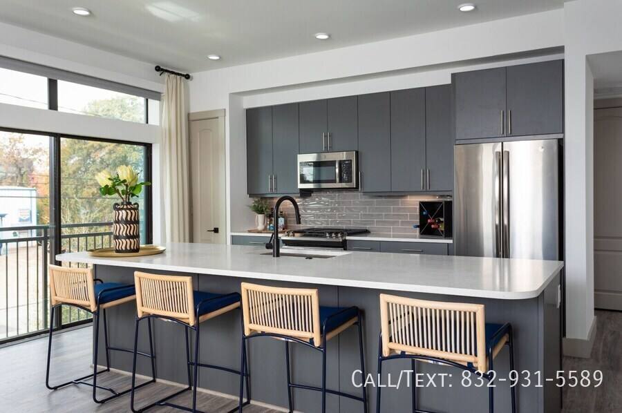 Apartment for rent at 2823 W 11th St #10SF, Houston, TX 77008