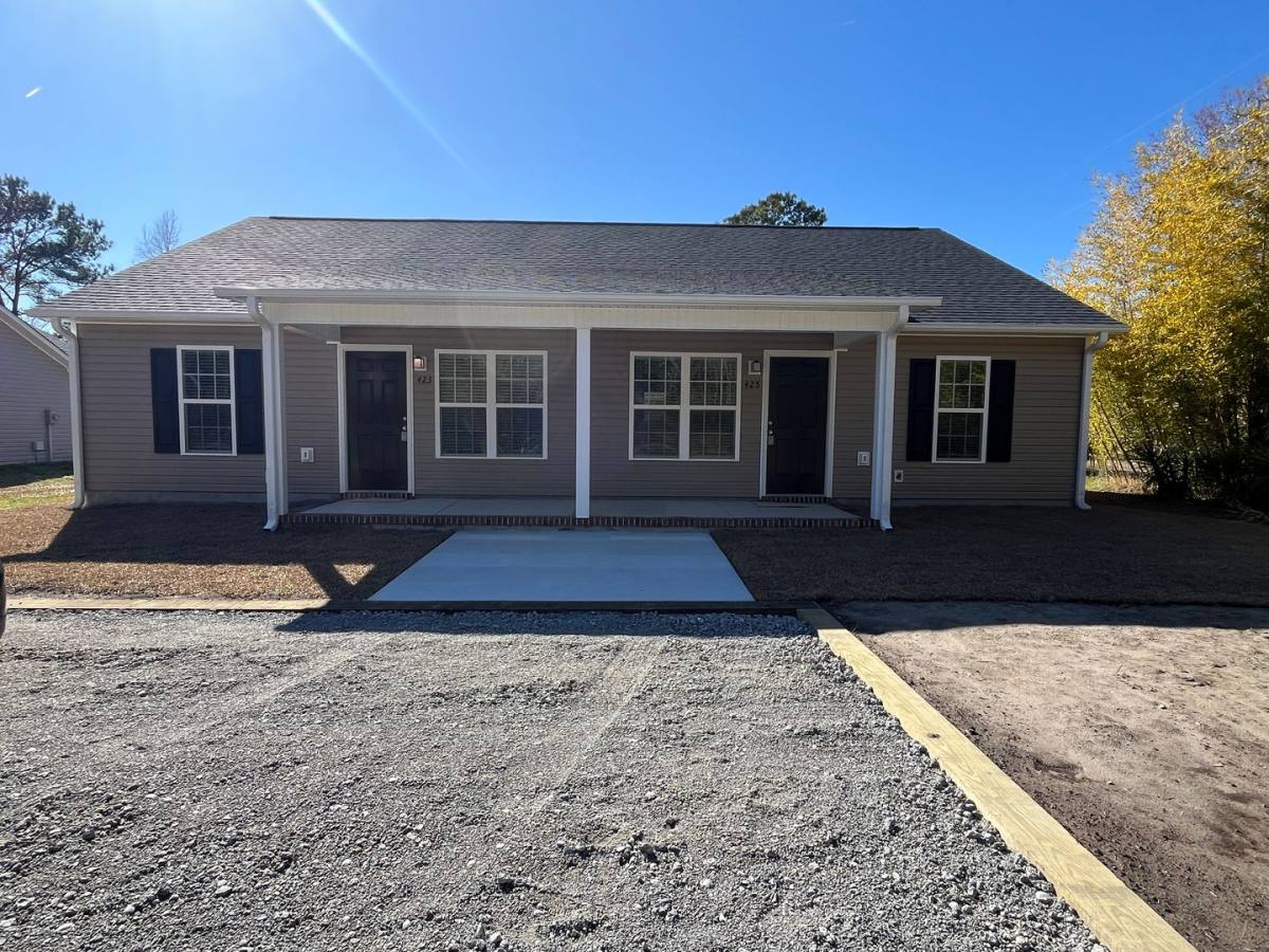 House for rent at 425 Belgrade Swansboro Rd, Stella, NC 28582