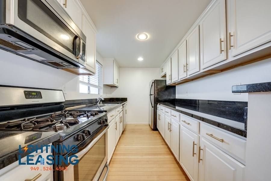 Apartment for rent at 1030 3rd St #109D, Santa Monica, CA 90403