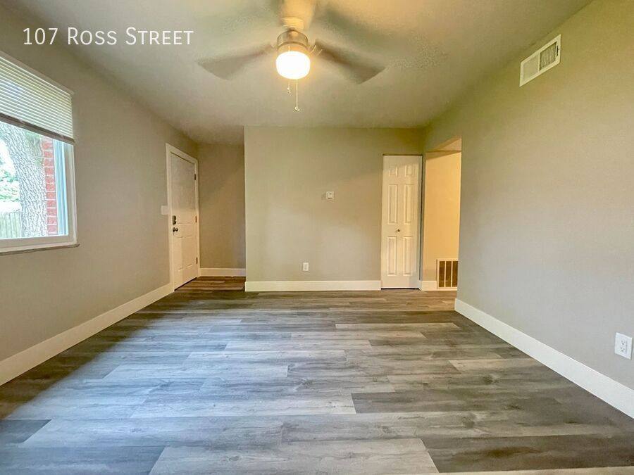 Townhouse for rent at 107 Ross St, Delaware, OH 43015