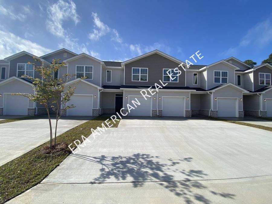 Townhouse for rent at 1003 Skylark Rd, Mary Esther, FL 32569