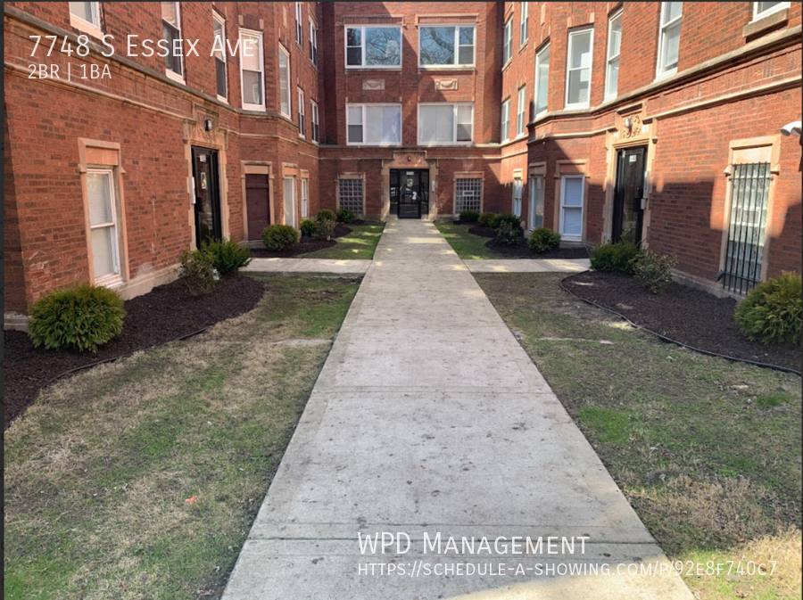 Apartment for rent at 7748 S Essex Ave, Chicago, IL 60649