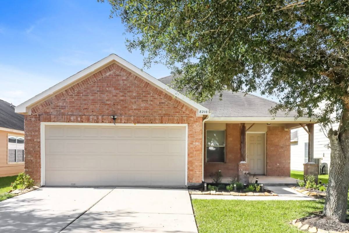 House for rent at 8210 Obsidian Court, Rosharon, TX 77583