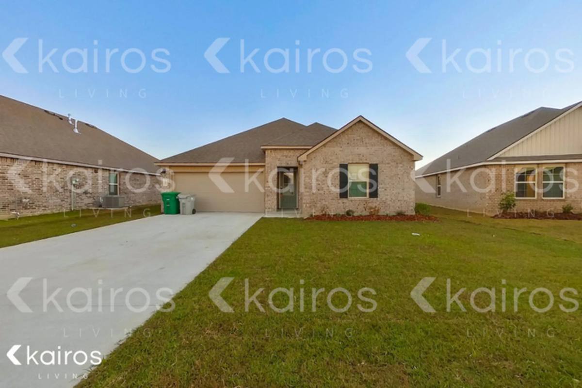 House for rent at 102 Royal Oak St, Youngsville, LA 70592