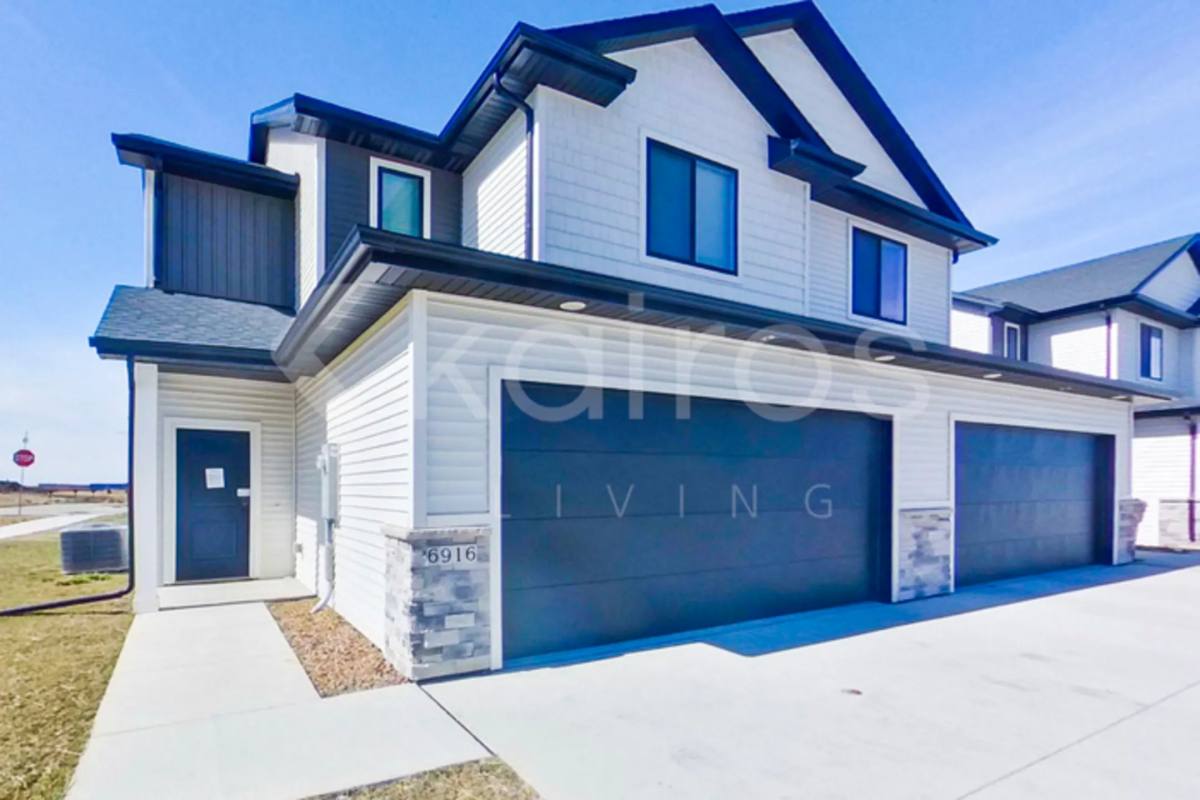 Townhouse for rent at 6916 Holly Court, Johnston, IA 50131