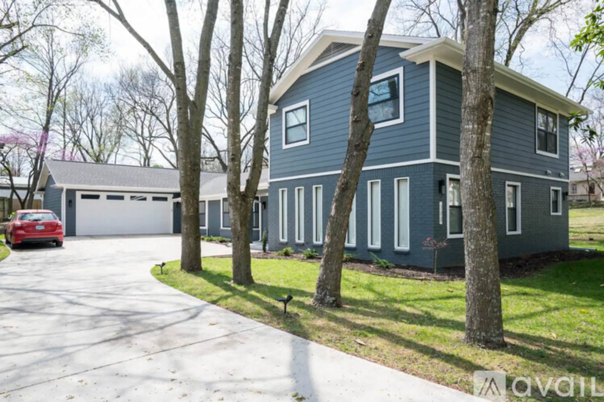 House for rent at 308 SE 2nd St, Bentonville, AR 72712