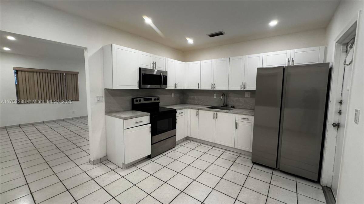 Apartment for rent at 5643 Grant St #1, Hollywood, FL 33021