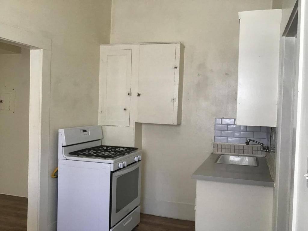 House for rent at 1537 SE Pine St #2, Roseburg, OR 97470