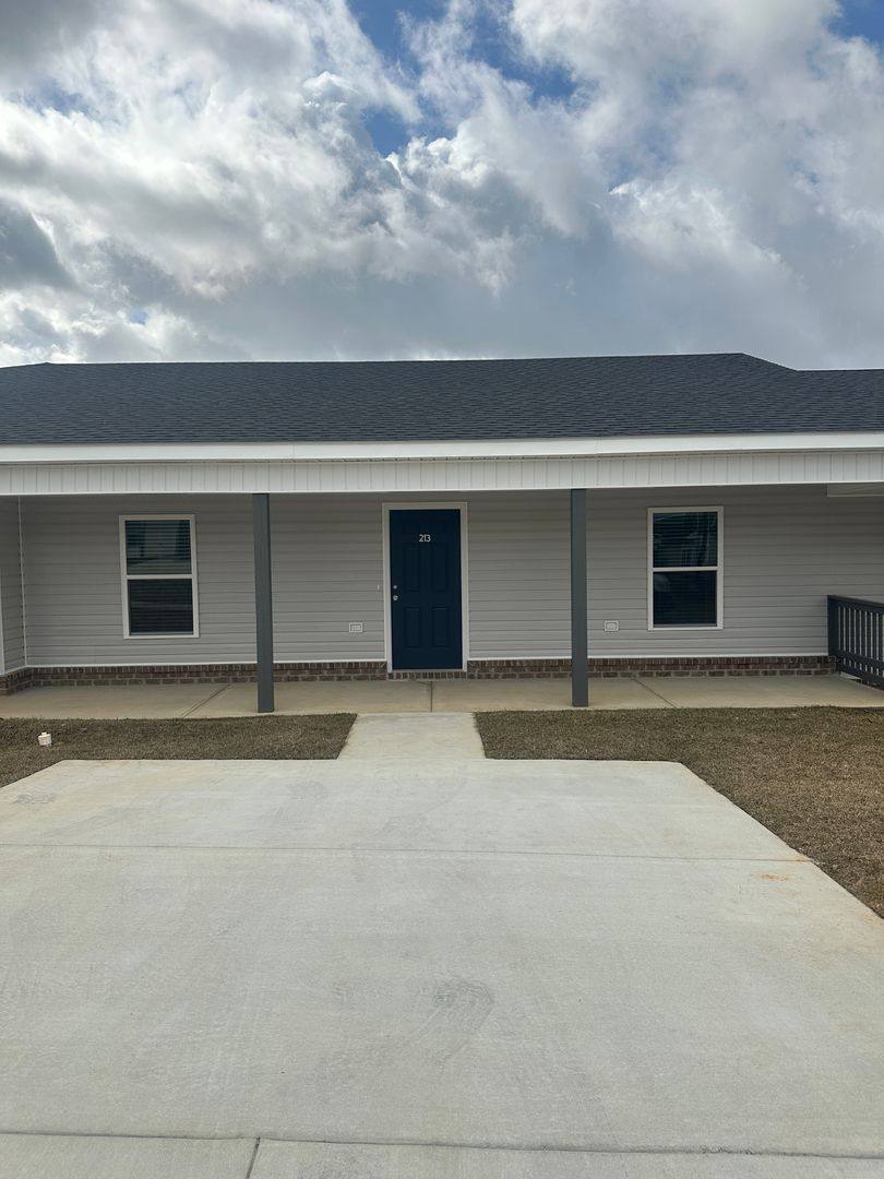 Townhouse for rent at 213 Charleston Dr, Enterprise, AL 36330