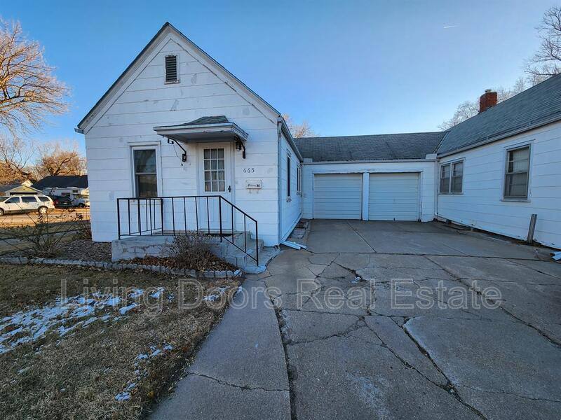 Apartment for rent at 665 F St, Fairmont, NE 68354