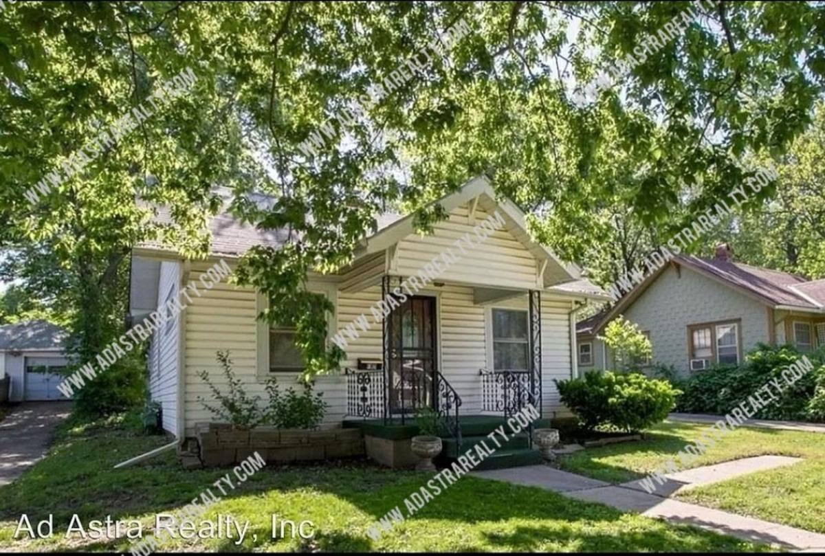 House for rent at 7921 Mercier St, Kansas City, MO 64114