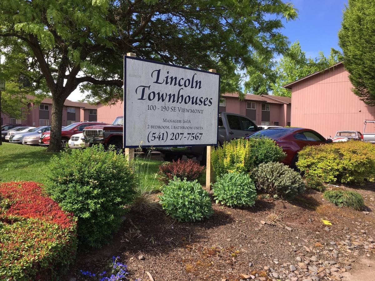 Townhouse for rent at 100-190 SE Viewmont Ave, Corvallis, OR 97333
