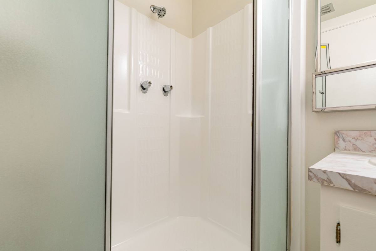 Apartment for rent at 509 S Manhattan Place, Los Angeles, CA 90020