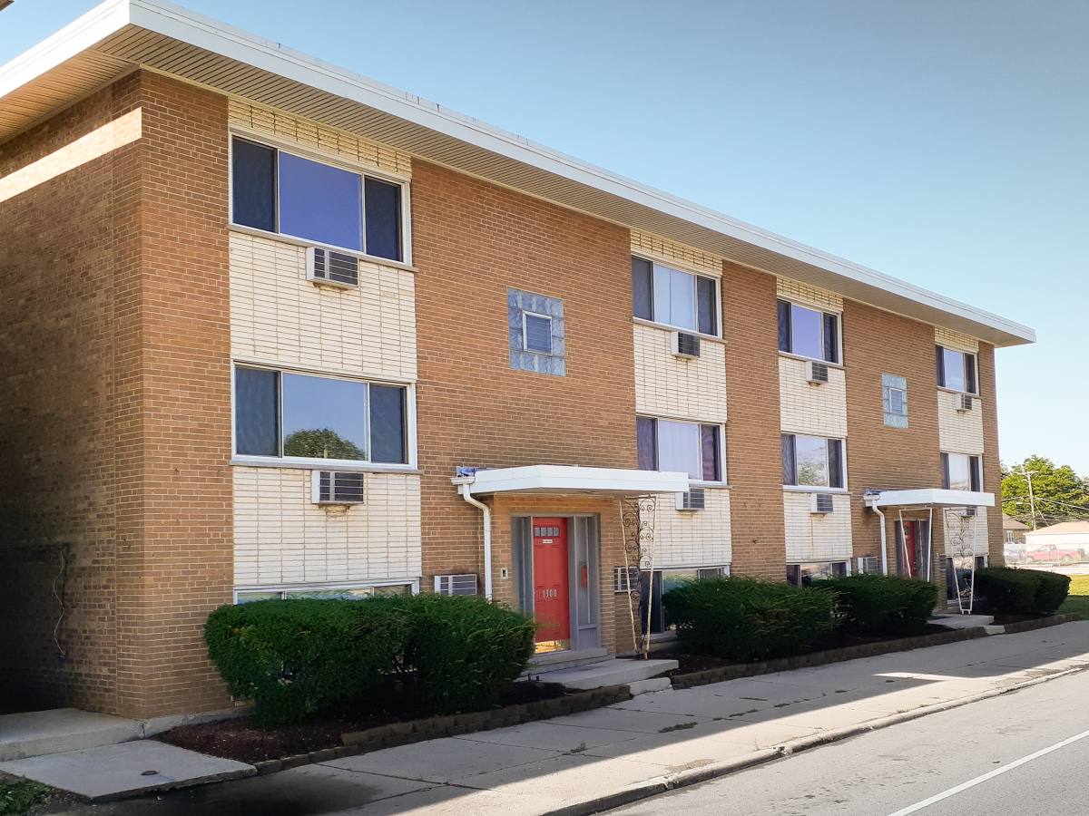 Apartment for rent at 1300 W Roosevelt Rd, Broadview, IL 60155