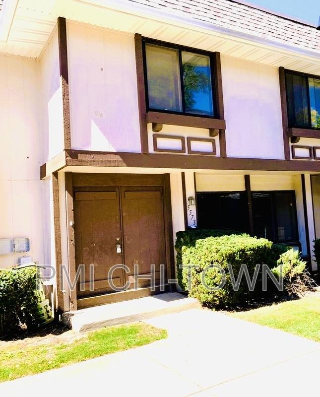 Townhouse for rent at 5573 Court F, Hanover Park, IL 60133