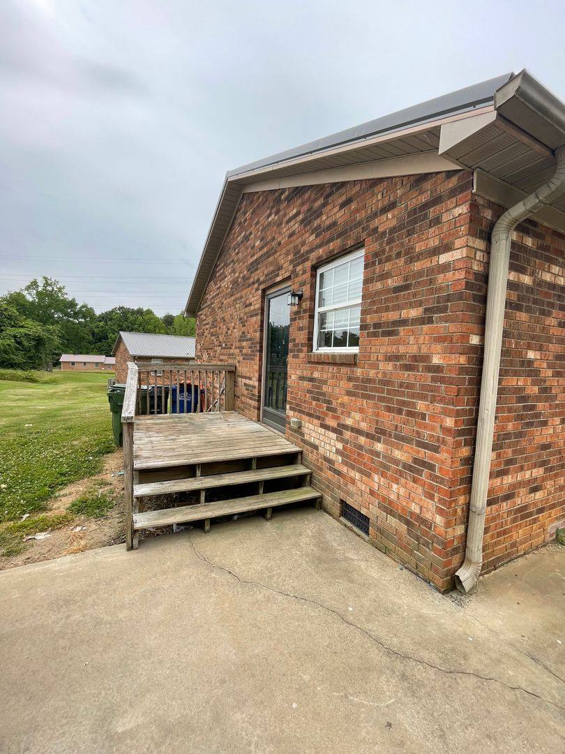 House for rent at 620 Dixie St, Lexington, NC 27292