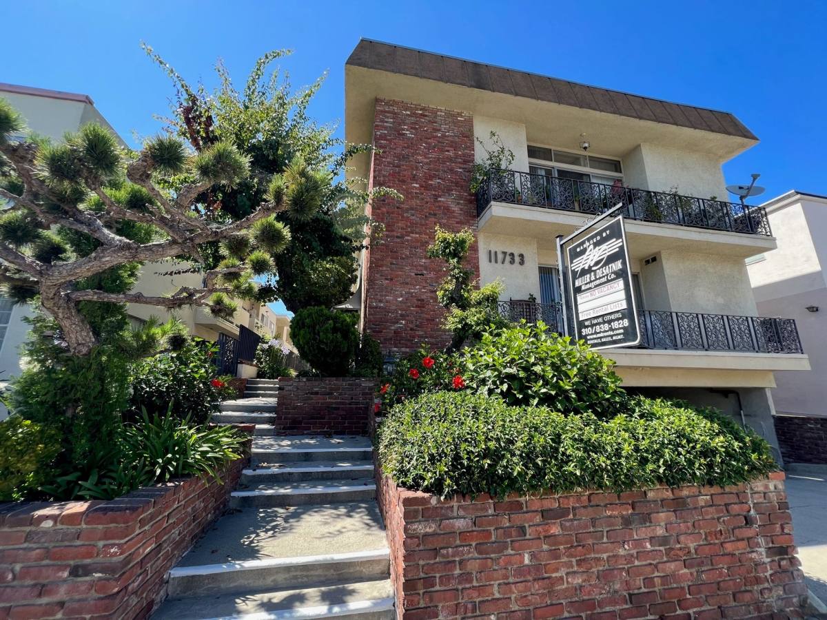 Apartment for rent at 11733 Mayfield Ave, Los Angeles, CA 90049