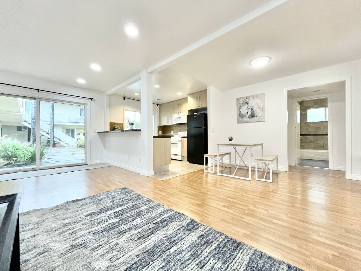Apartment for rent at 5860 Hazeltine Ave #1A, Van Nuys, CA 91401