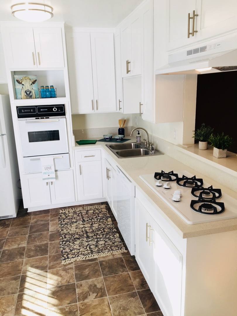 Apartment for rent at 14600 Magnolia Blvd, Sherman Oaks, CA 91403