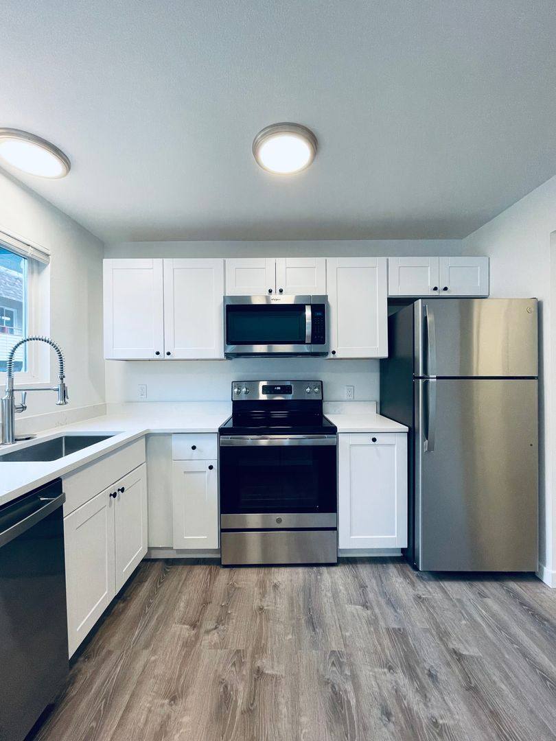 Apartment for rent at 5630 California Ave SW, Seattle, WA 98136