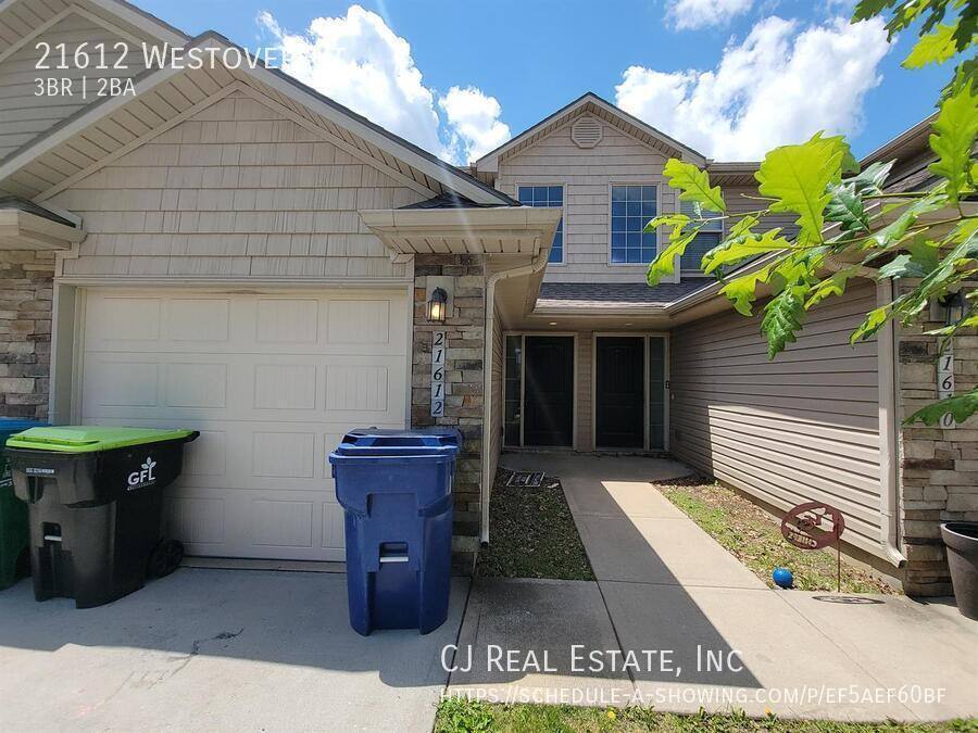 Townhouse for rent at 21612 Westover Court, Peculiar, MO 64078
