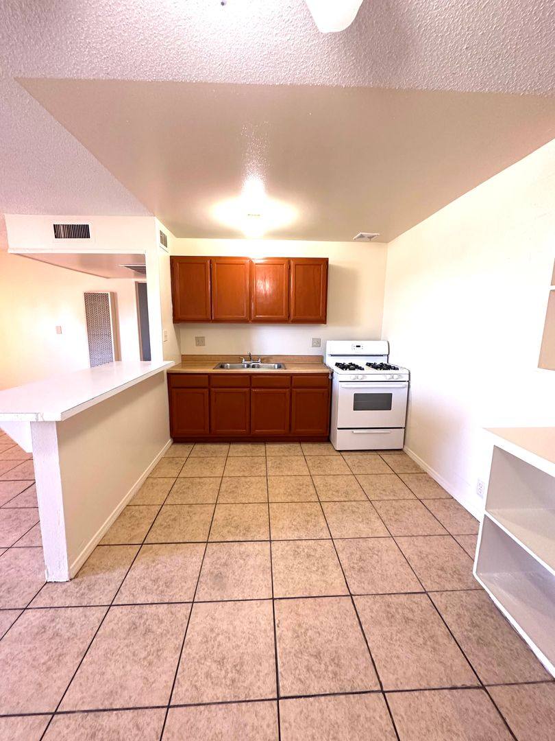 Apartment for rent at 1690 Scott Ave, El Centro, CA 92243