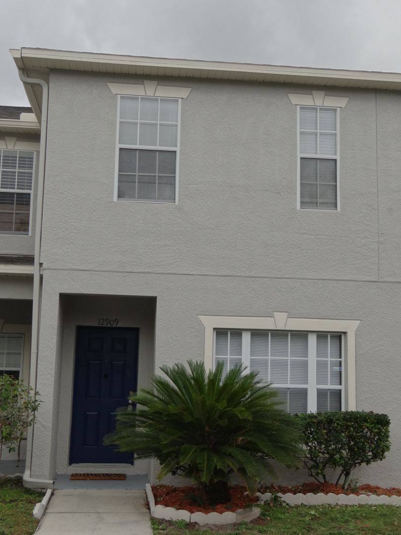 Townhouse for rent at 12909 Kings Crossing Dr, Gibsonton, FL 33534