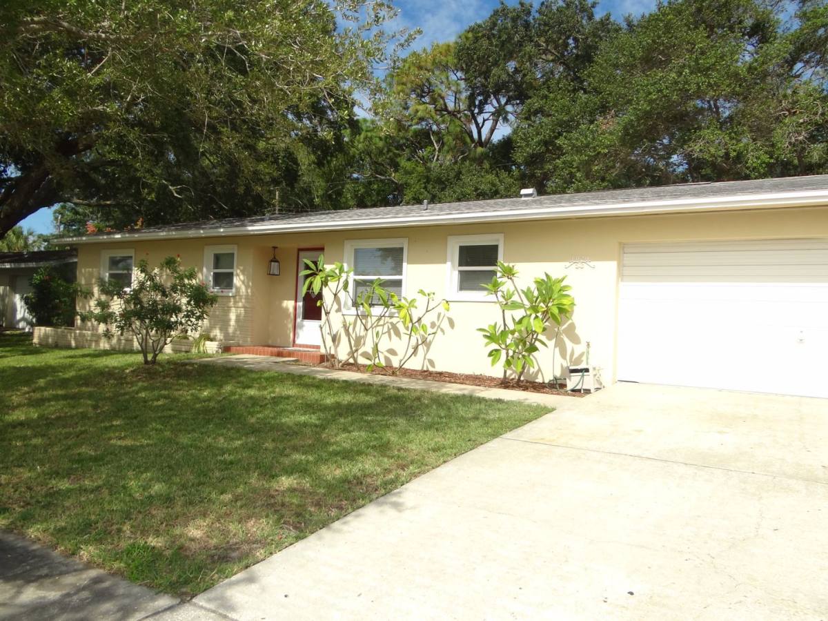 House for rent at 1020 San Salvador Dr, Dunedin, FL 34698