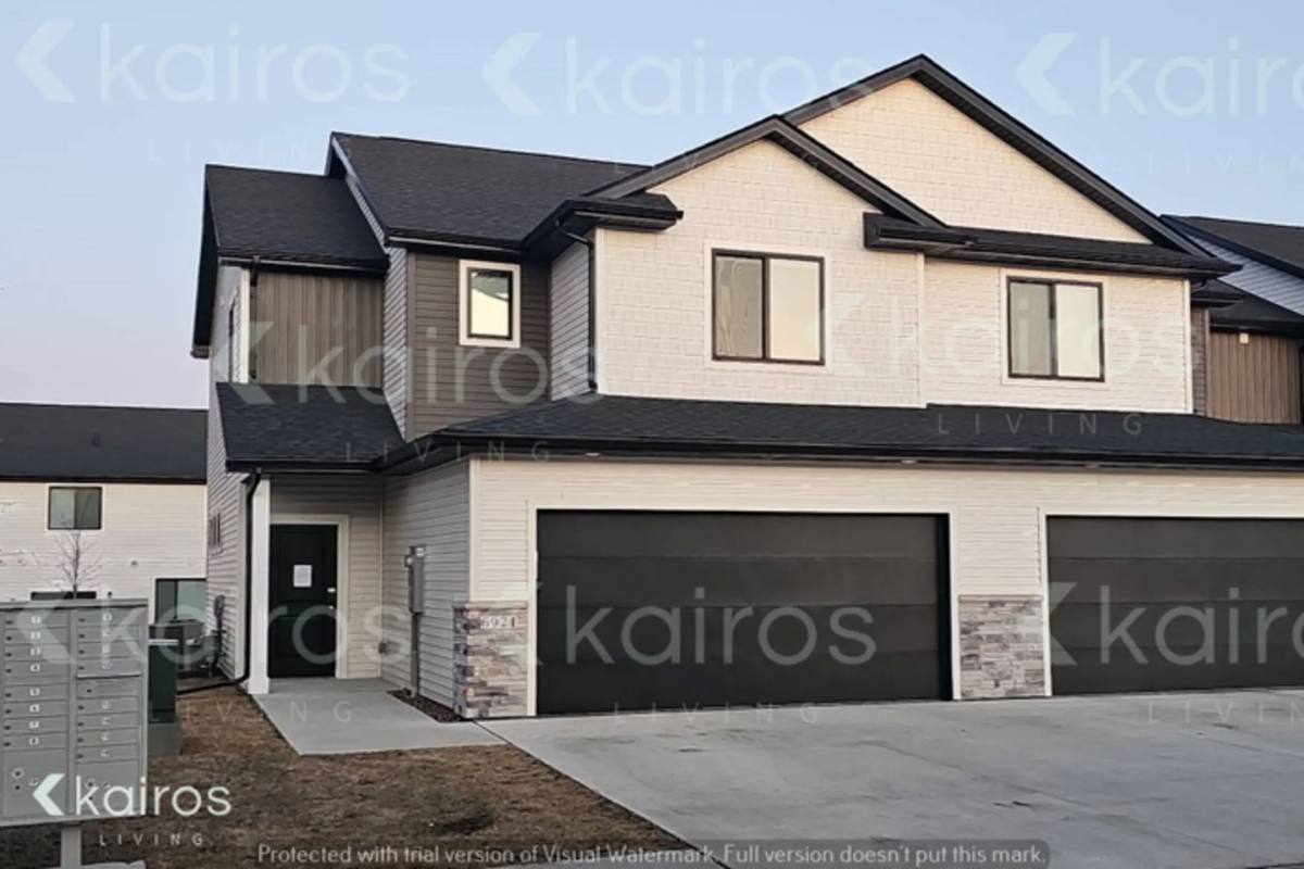 Townhouse for rent at 6921 Holly Court, Johnston, IA 50131