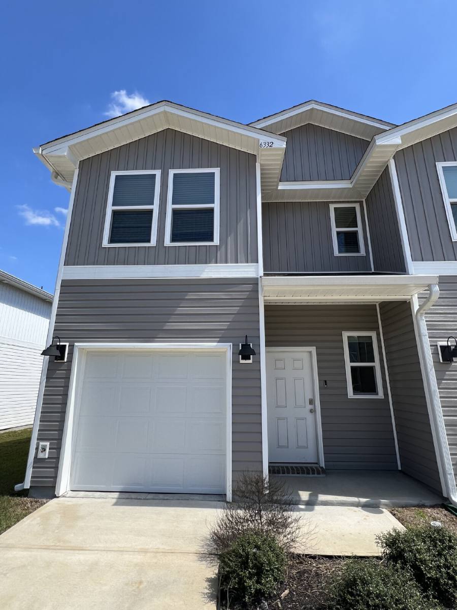 Townhouse for rent at 6332 Grove Park Dr, Pensacola, FL 32504