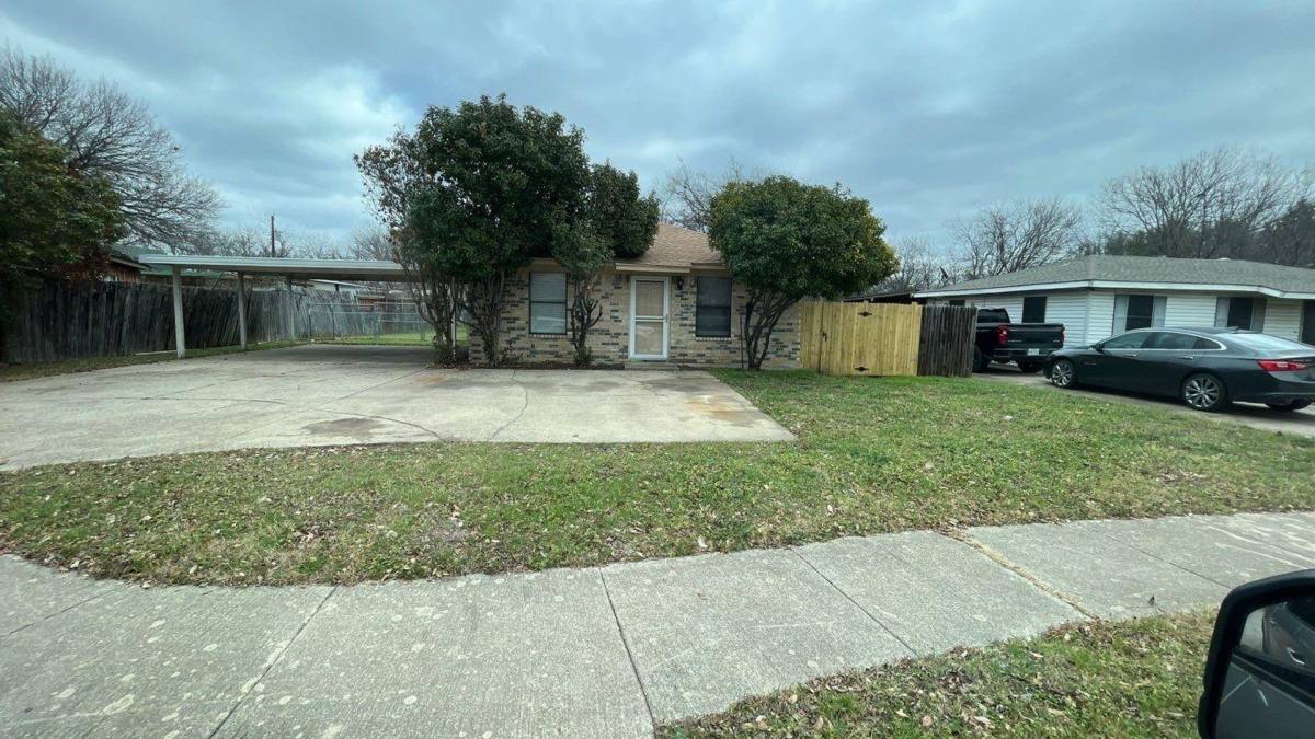 Apartment for rent at 121 San Saba Ave, Fort Worth, TX 76126
