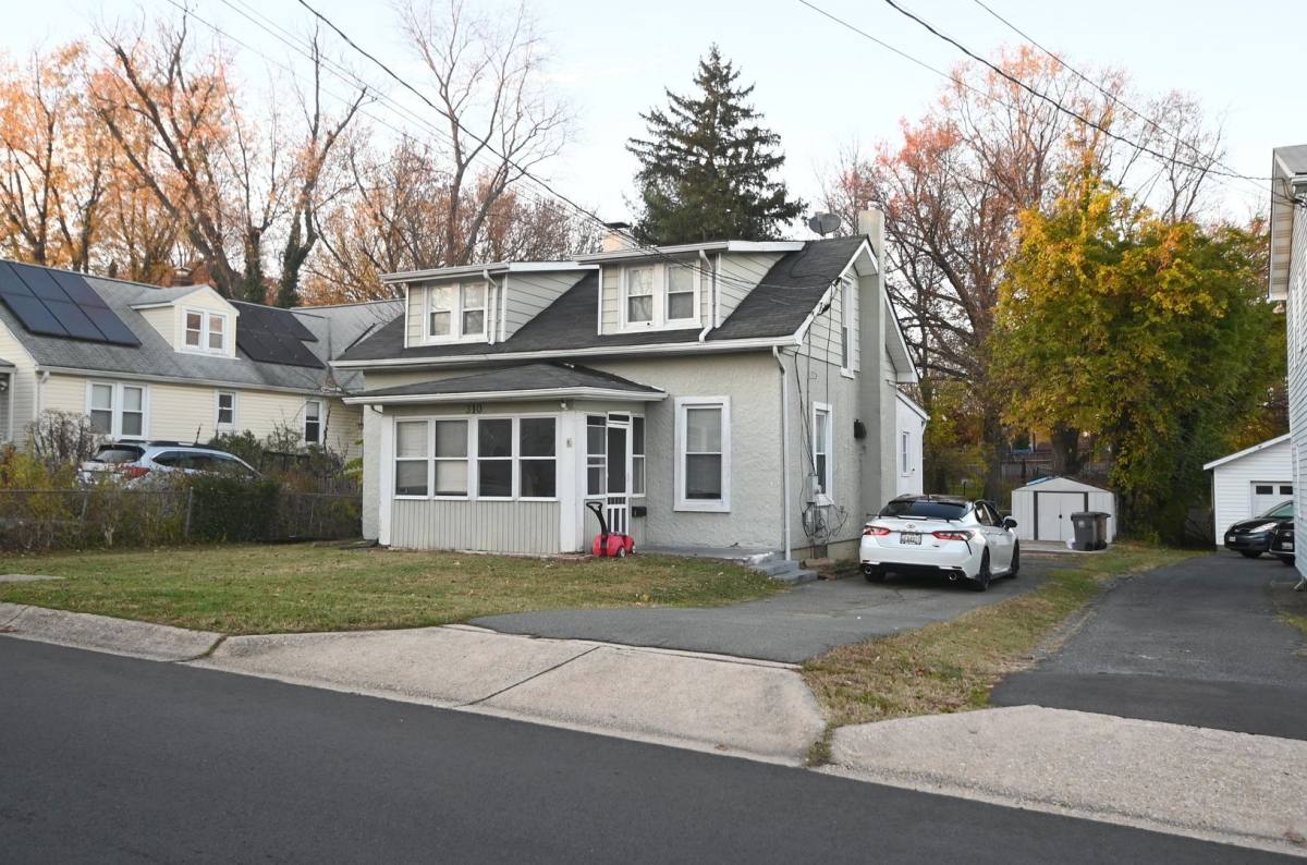 House for rent at 310 Crabb Ave, Rockville, MD 20850