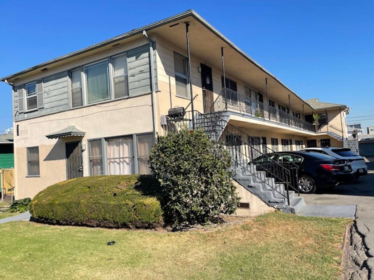 Apartment for rent at 6510 Brynhurst Ave, Los Angeles, CA 90043