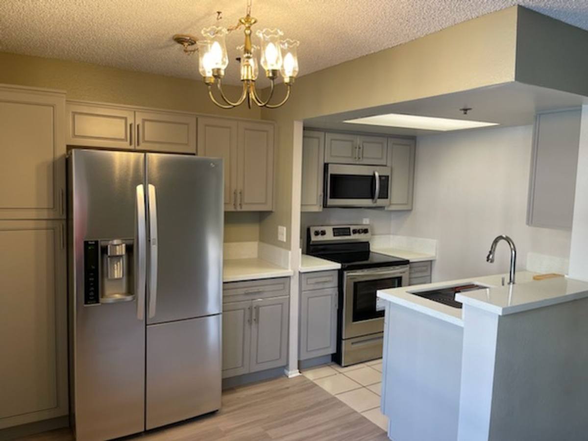Apartment for rent at Russell Court, 5332 Russell Ave, Los Angeles, CA 90027