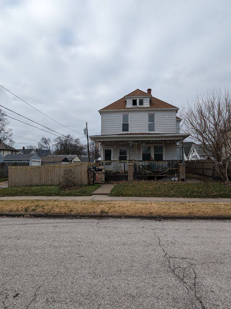 Apartment for rent at 1611 4th St, Moline, IL 61265