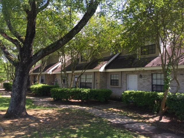 Townhouse for rent at 13806 Perkins Rd, Baton Rouge, LA 70810