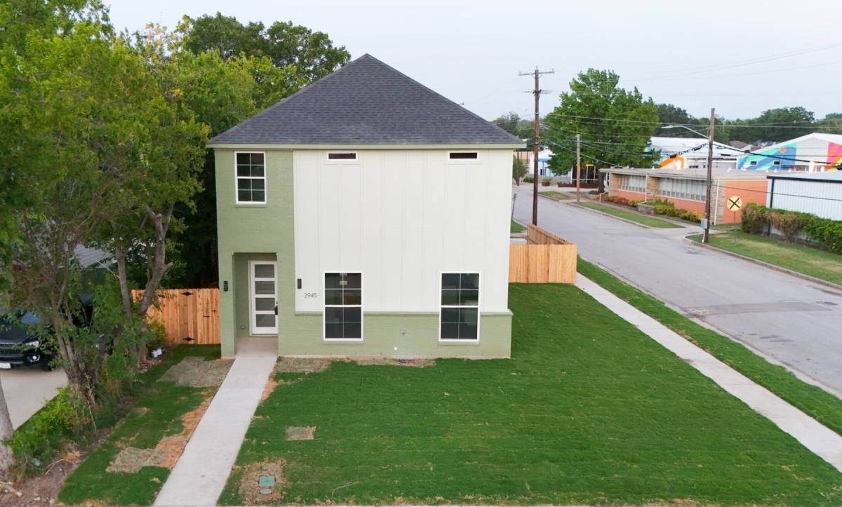 Apartment for rent at 2900 Livingston Ave, Fort Worth, TX 76110