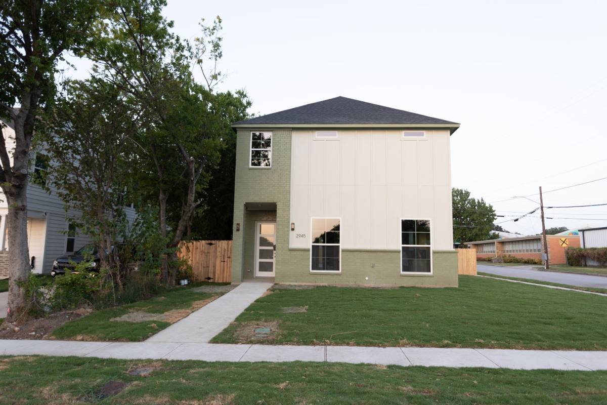 Apartment for rent at 2900 Livingston Ave, Fort Worth, TX 76110