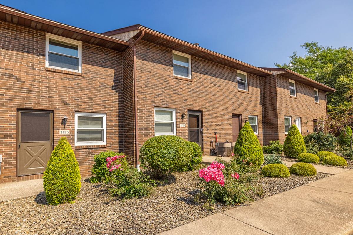 Townhouse for rent at 2857 Willowood Dr, Erie, PA 16506