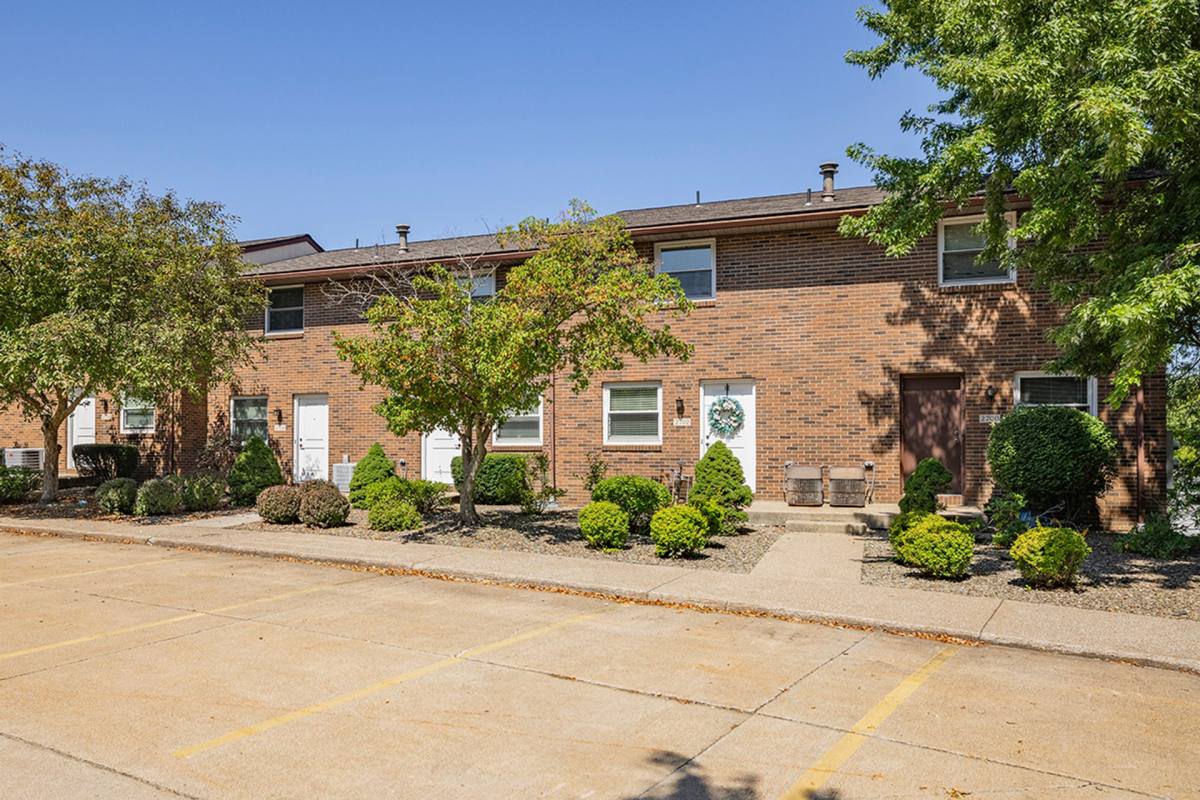 Townhouse for rent at 2857 Willowood Dr, Erie, PA 16506