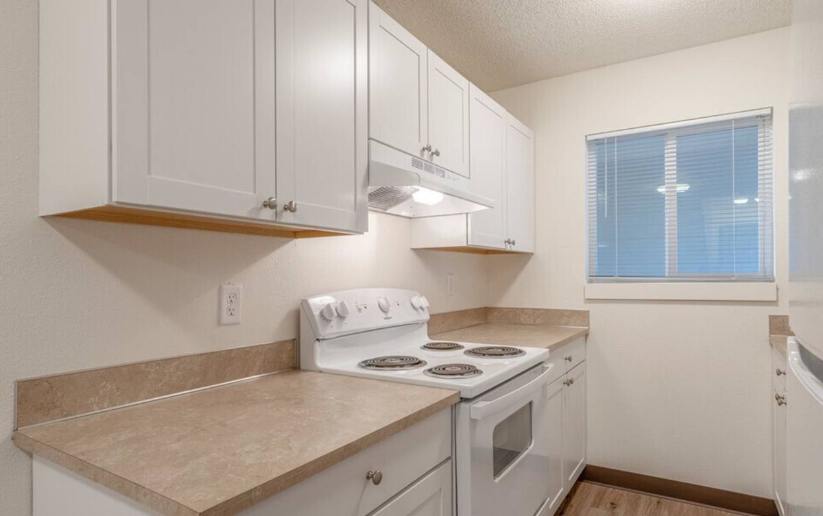 Apartment for rent at 2540 Hyacinth St NE, Salem, OR 97301