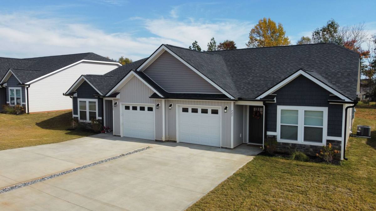 Townhouse for rent at 707 Jessica Miley Lane, Wellford, SC 29385