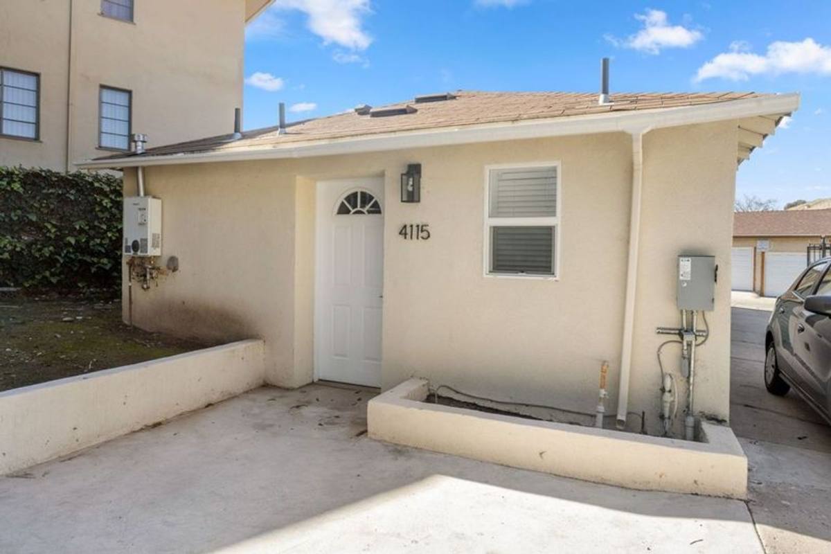 Apartment for rent at 4107 Buckingham Rd, Los Angeles, CA 90008