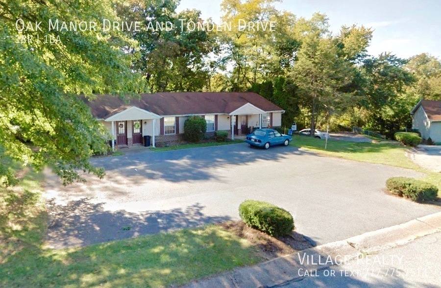 Townhouse for rent at 228 Oak Manor Dr, York, PA 17402