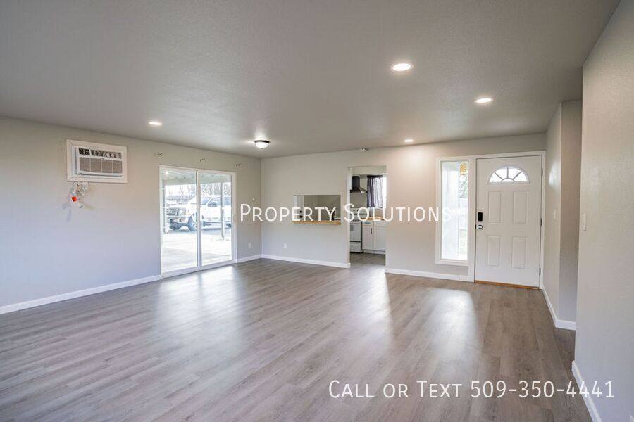 Apartment for rent at 160 Carswell Dr, Moses Lake, WA 98837