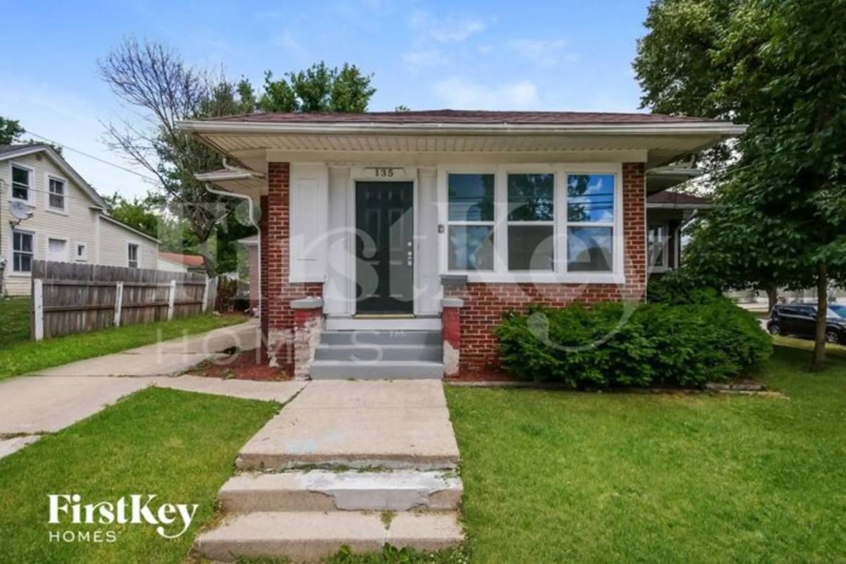 House for rent at 135 N Union St, Aurora, IL 60505